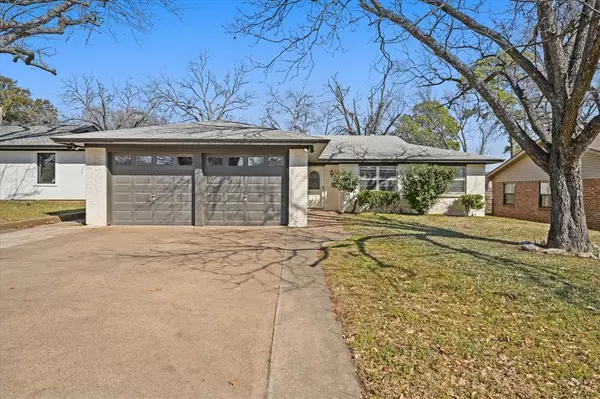 616 Oak Drive, Hurst, TX 76053