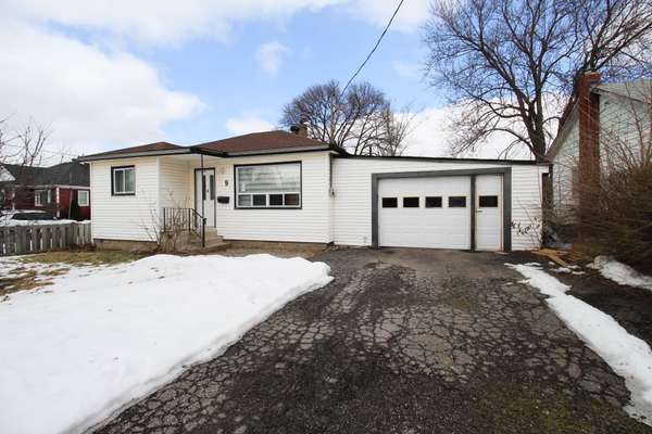 9 Inglewood RD, St. Catharines, ON L2P 2C3