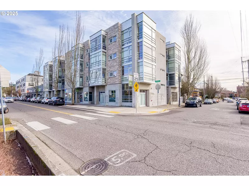 910 SE 42ND AVE #200, Portland, OR 97215