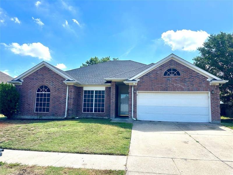 6703 Stone Branch Drive, Arlington, TX 76001