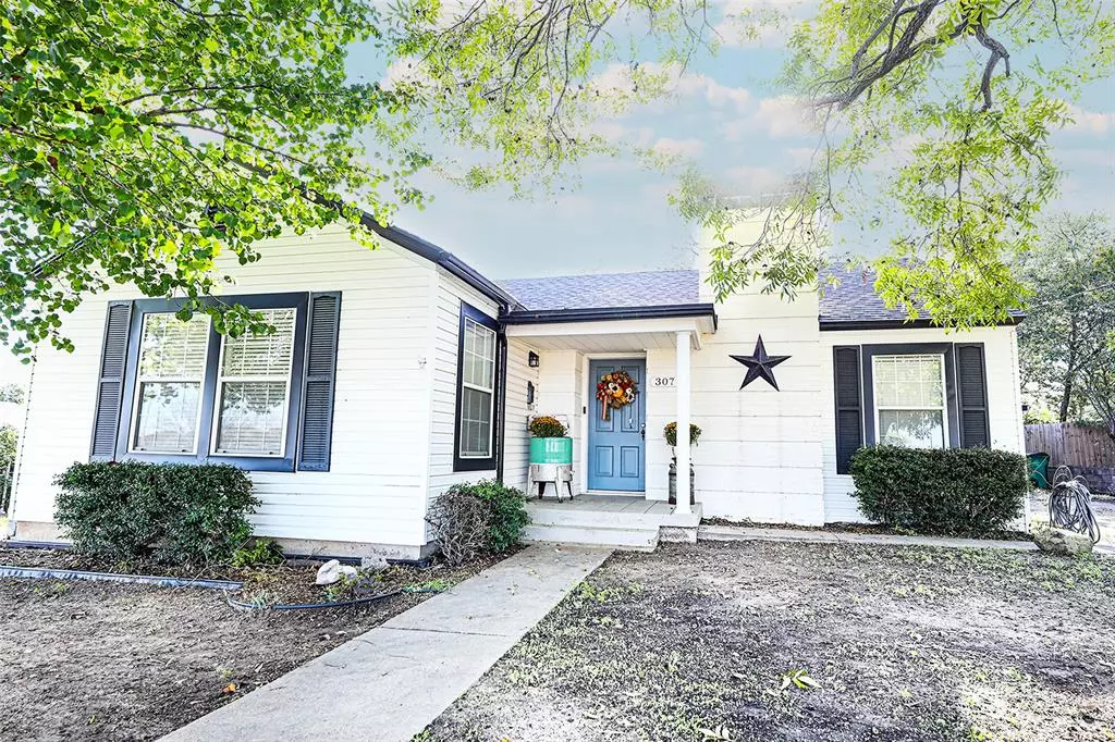 Bowie, TX 76230,307 Rock Street