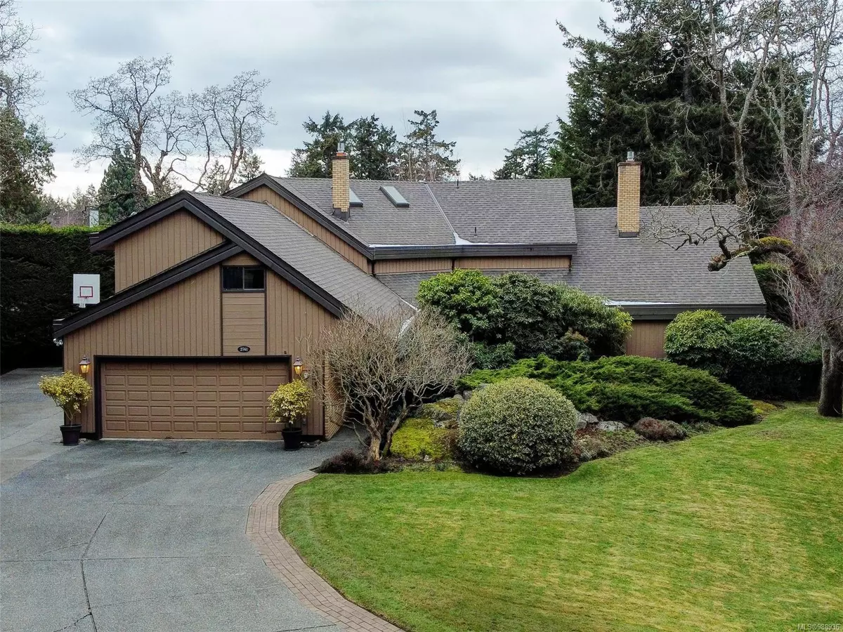 Saanich, BC V8N 5X5,2761 Arbutus Rd