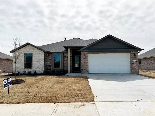 633 Mooney Drive, Saginaw, TX 76179