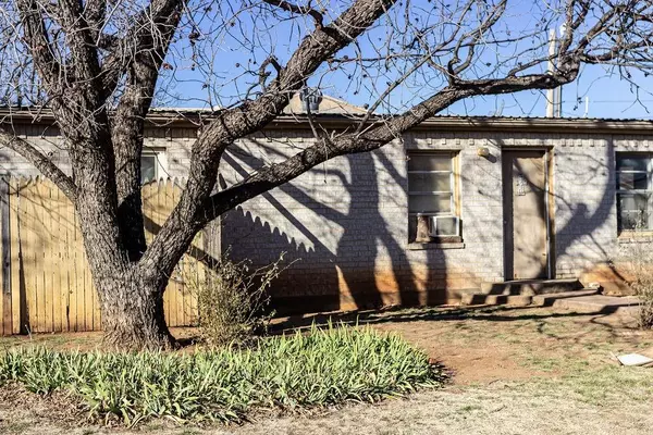 1216 W 4th Street, Baird, TX 79504