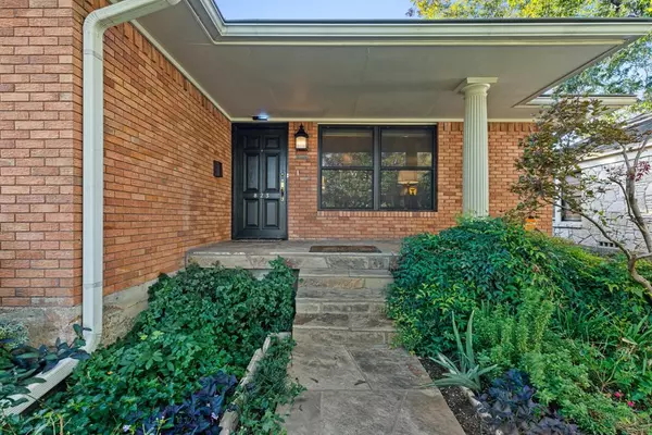 823 Cliffdale Avenue, Dallas, TX 75211