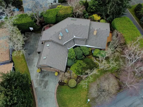 Saanich, BC V8N 5X5,2761 Arbutus Rd