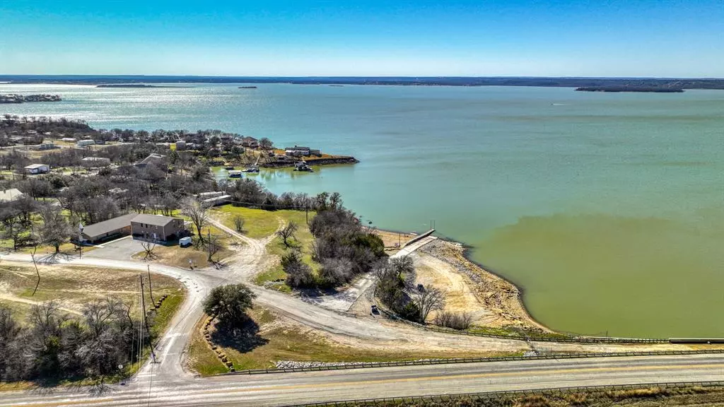 301 Ezzell Lane, Lake Bridgeport, TX 76426