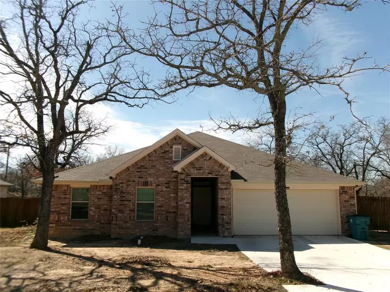 205 Shady Oaks Drive, Runaway Bay, TX 76426