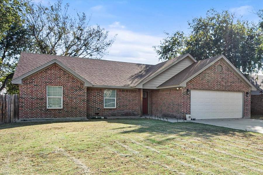 205 S Hitt Street, Boyd, TX 76023