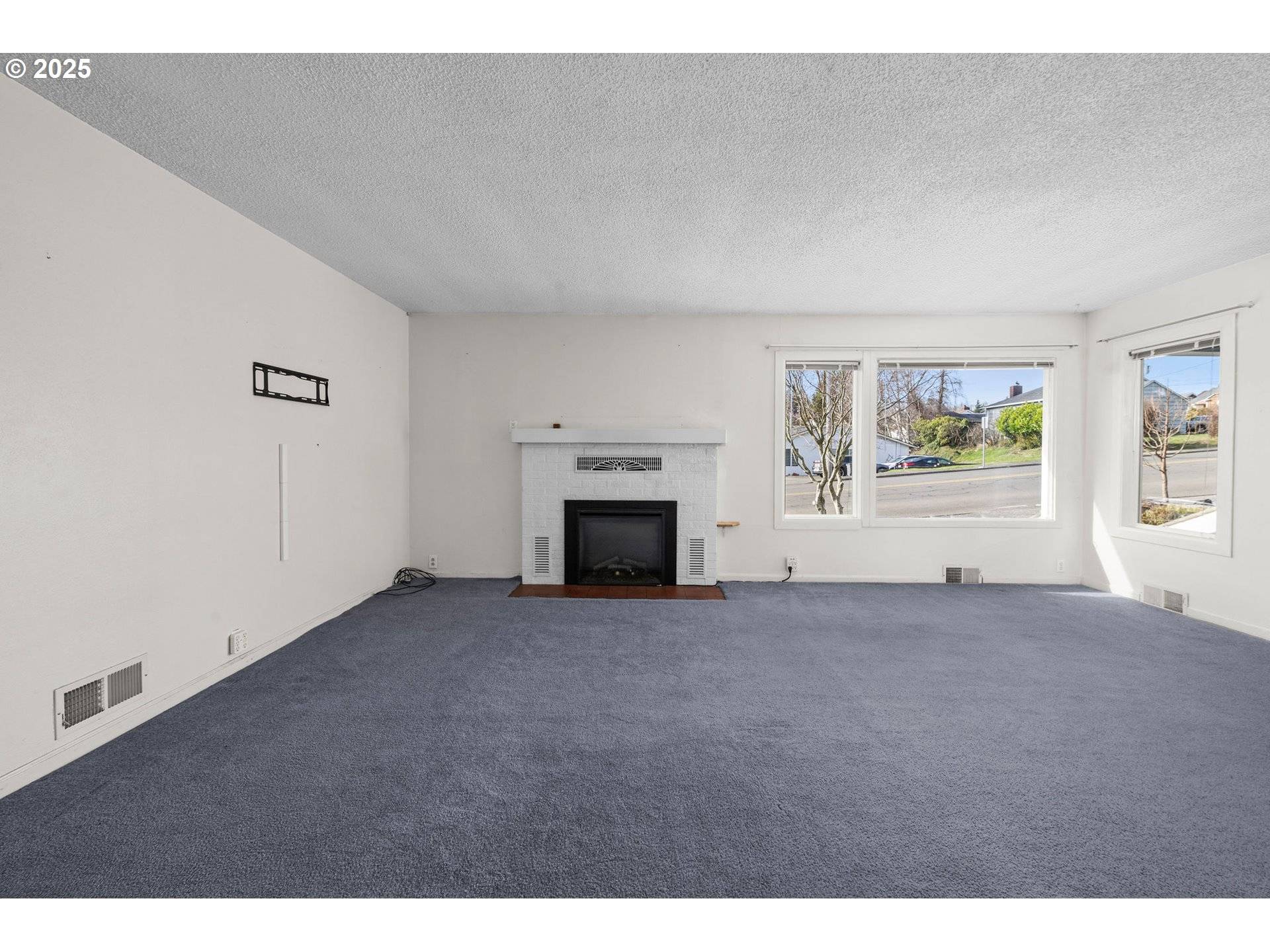 Astoria, OR 97103,1534 7TH ST