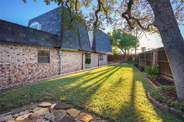 2825 Summit View Drive, Bedford, TX 76021