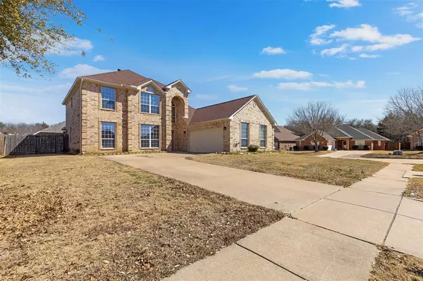 2708 Lake Country Drive, Grand Prairie, TX 75052