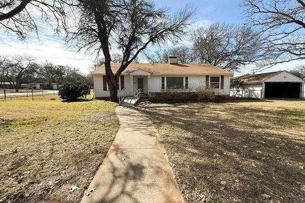 1330 Edgewood Avenue, Graham, TX 76450