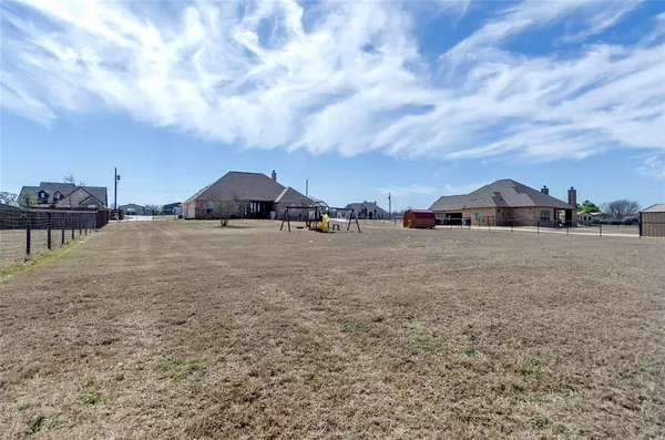 308 Mary Hellen Court, Springtown, TX 76082