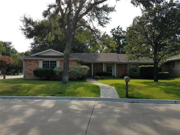 1517 Clover Hill Road, Mansfield, TX 76063