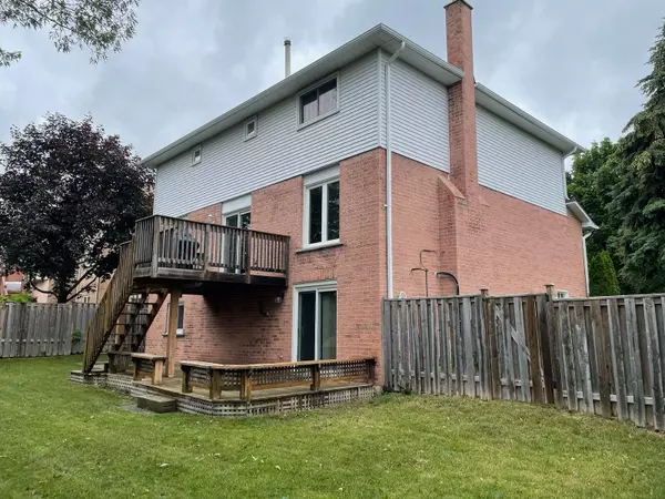 7 Timbertrail CRES #B, Aurora, ON L4G 4T3