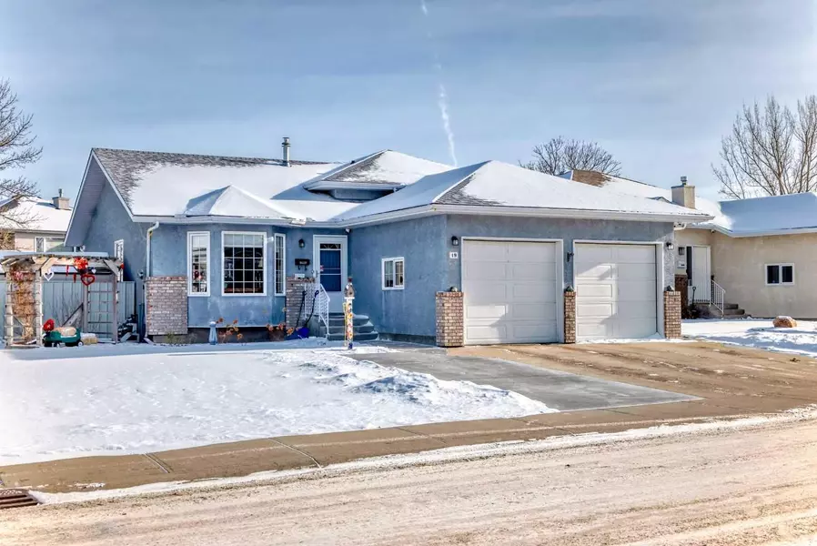 19 Ermineview RD North, Lethbridge, AB T1H6G5