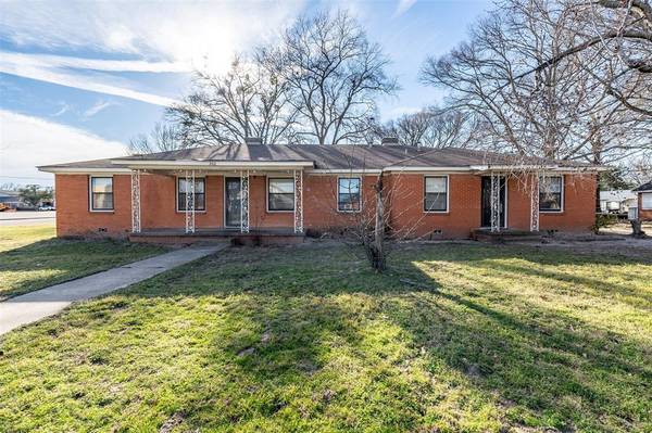 202 N Henry St, Lindale, TX 75771