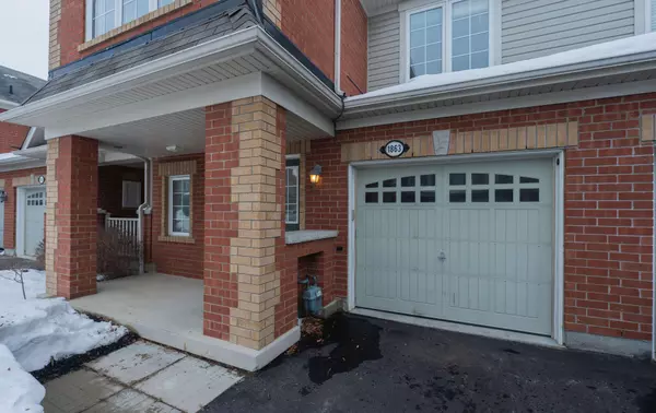 Pickering, ON L1X 0A4,1863 Liatris DR