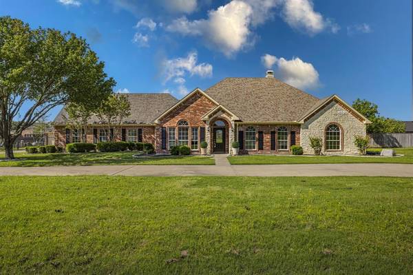 1095 Trinity Meadows Drive, Talty, TX 75160