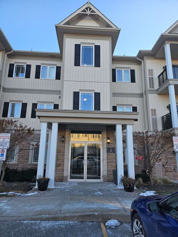 1 Sidney LN #206, Clarington, ON L1C 0N5