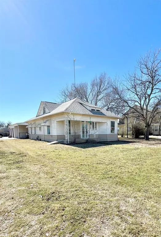 301 W Belknap Street, Jacksboro, TX 76458