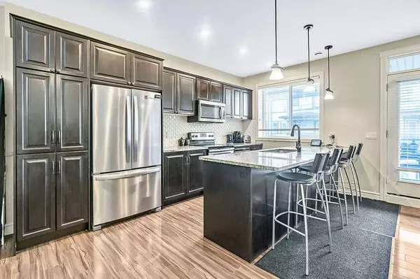 Calgary, AB T3J 0Y3,237 Savanna WALK Northeast