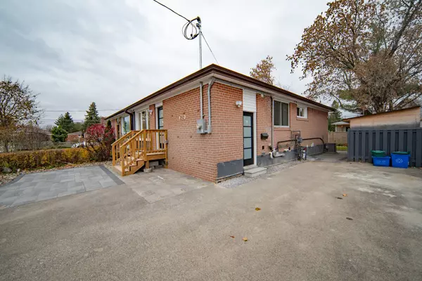 Richmond Hill, ON L4C 2X7,250 Beechy DR #Lower