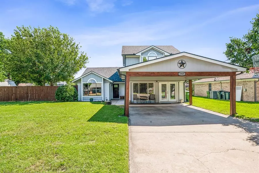 3909 E Chippewa Trail, Granbury, TX 76048