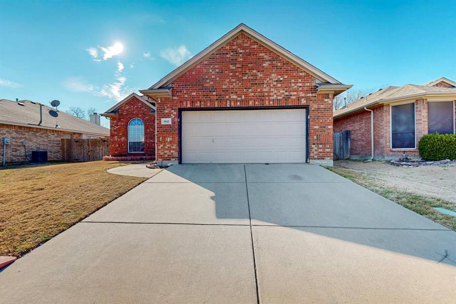 5045 Bedfordshire Drive, Fort Worth, TX 76135