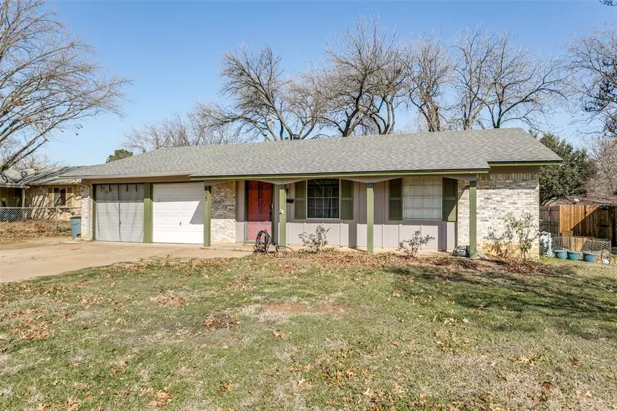 808 Fayette Drive, Euless, TX 76039