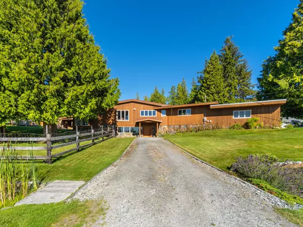 410 17th Ave, Sointula, BC V0N 3E0