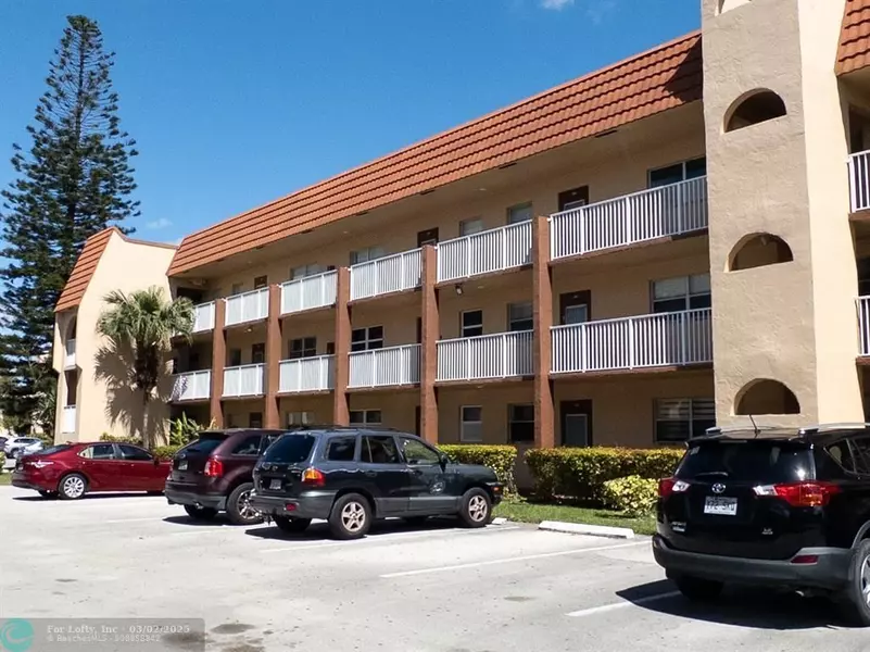 8950 Sunrise Lakes Blvd  #105, Sunrise, FL 33322