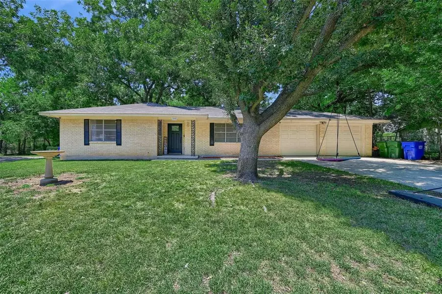 207 Williams Street, Whitesboro, TX 76273