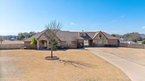 2313 E Emerald Bend Court, Granbury, TX 76049