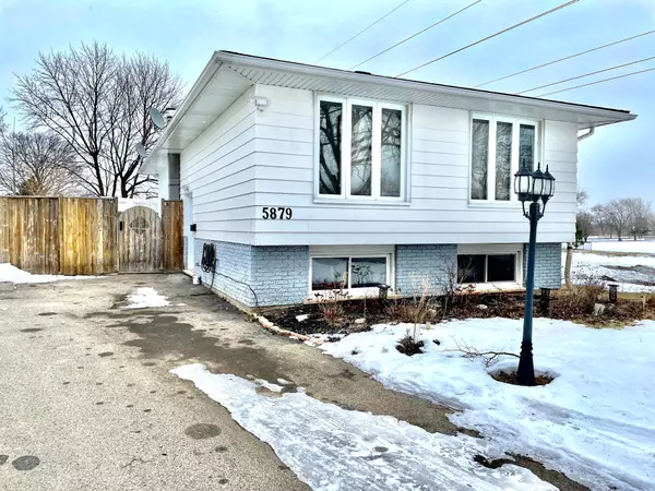 Niagara Falls, ON L2J 1N4,5879 Brooks CRES #Upper