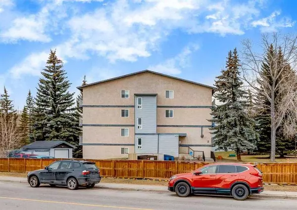 Calgary, AB T3A 2E2,5601 Dalton DR Northwest #102B