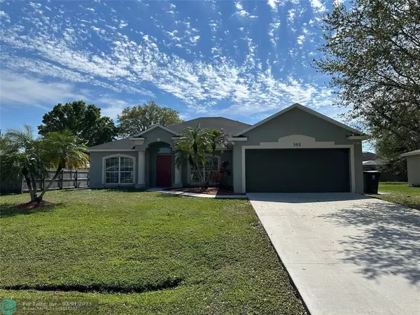 302 NE Greenbrier Ave, Port St Lucie, FL 34983