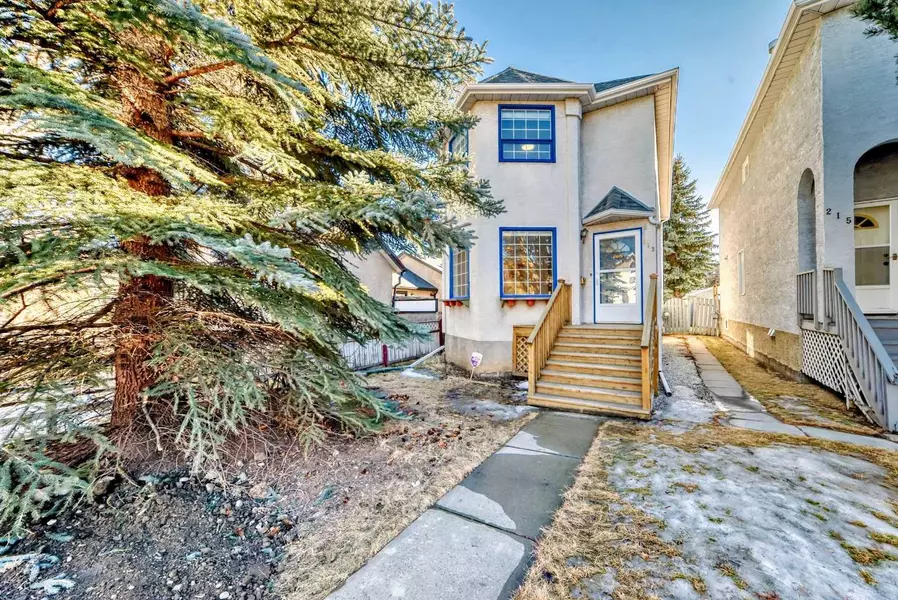 213 28 AVE Northwest, Calgary, AB T2M 2K5