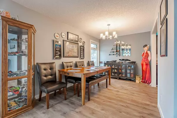 Calgary, AB T3K 1x1,72 Beaconsfield WAY Northwest