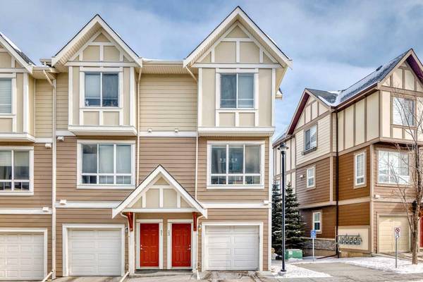 33 Sherwood LN NW, Calgary, AB T3R0V3