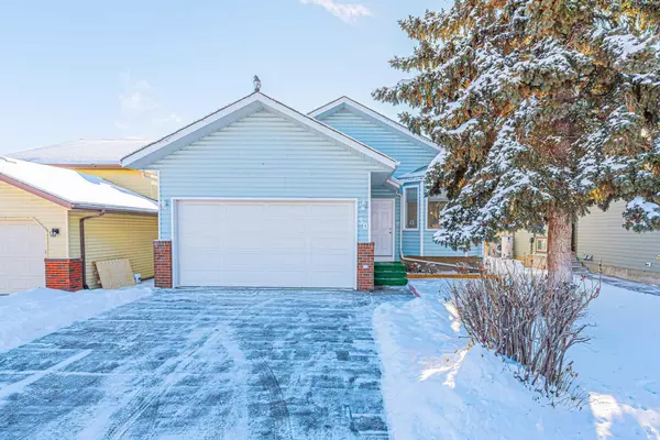 30 Pasadena GDNS Northeast, Calgary, AB T1Y6L9