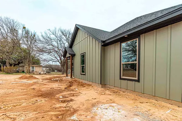 Granbury, TX 76049,1421 Meander Road