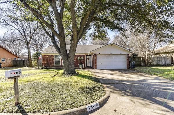 4504 Woodcreek Drive, Arlington, TX 76016