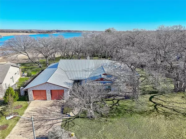 201 FAMILIA Court, Azle, TX 76020