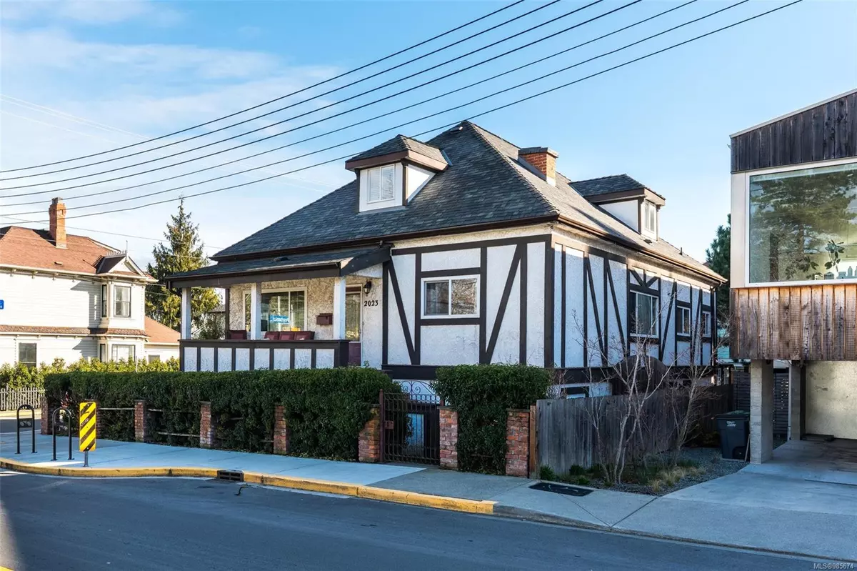 Victoria, BC V8T 2Y8,2023 Fernwood Rd