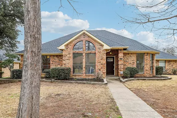 2106 Pleasant Drive, Ennis, TX 75119