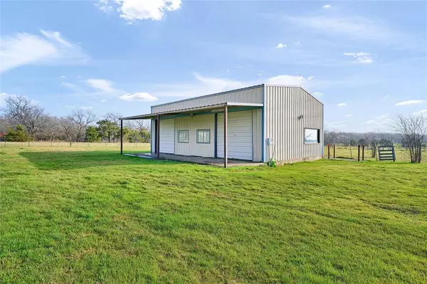 501 E PEARL Street, Trenton, TX 75490