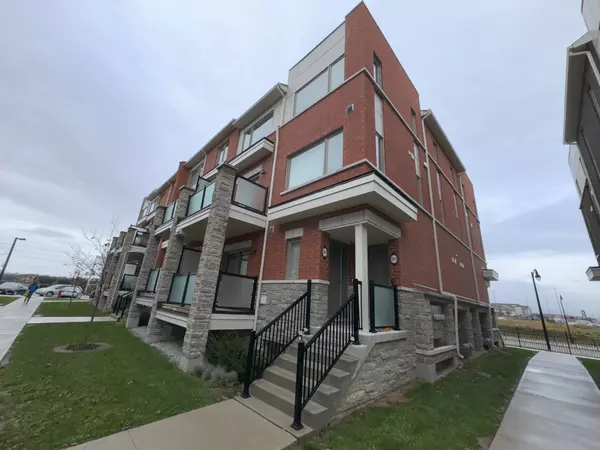 230 Lagerfeld DR #4, Brampton, ON L7A 5G9