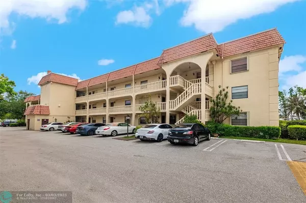 Pompano Beach, FL 33060,128 S Cypress Rd  #827